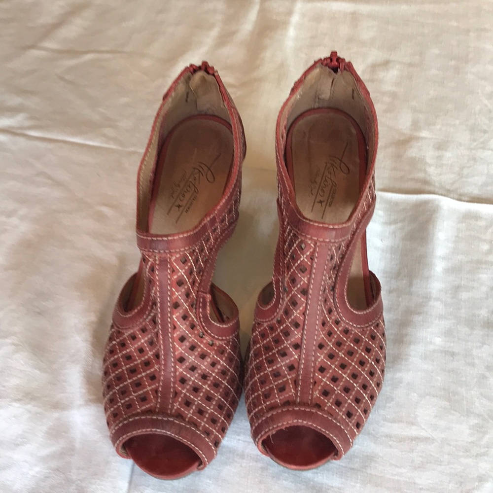 Pikolinos peep toe heels